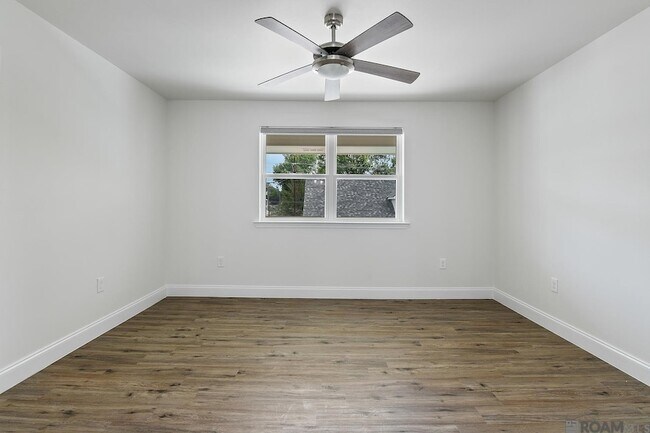 Building Photo - 210 Centerville St NE