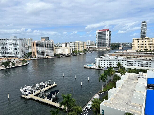 Building Photo - 1965 S Ocean Dr