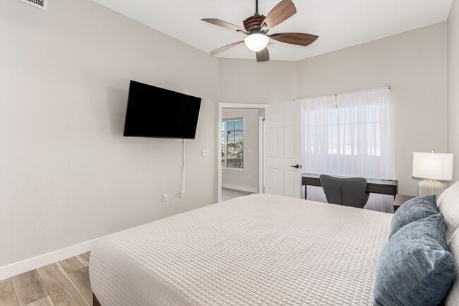 Building Photo - Stunning furnished 2-Bedroom Condo with Mo...