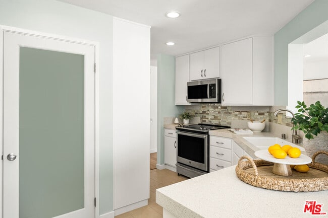 Building Photo - 4643 E 4th St