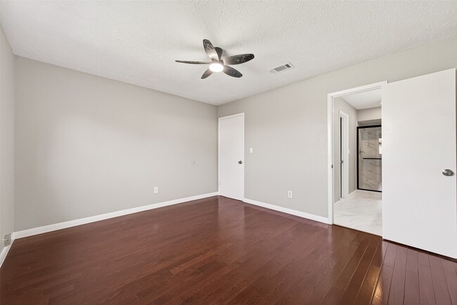 Building Photo - 10707 Staghill Dr