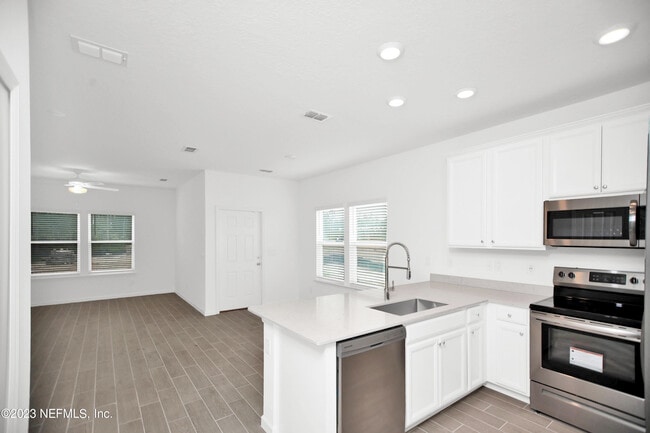 Building Photo - 348 Rosemont Dr