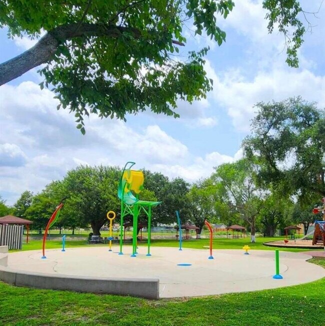 Building Photo - 2217 10th St