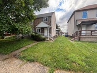 Building Photo - 2 Bed / 1 Bath in Clairton
