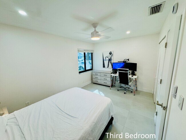 Building Photo - 3936 Arelia Dr