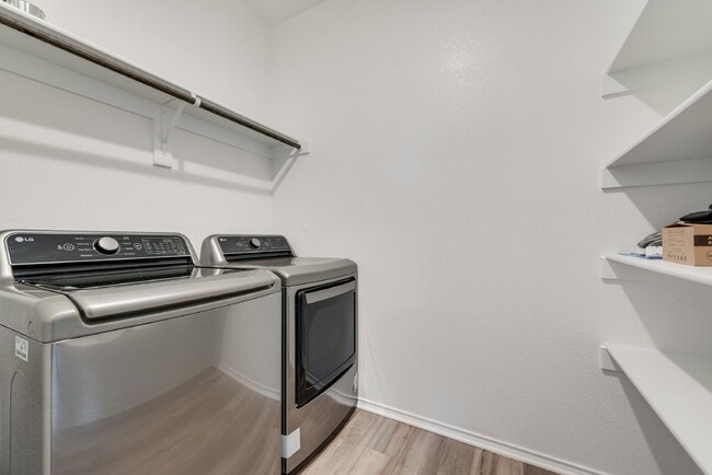 Building Photo - Fantastic newer 3-2-2 in Heartland Master Planned Community