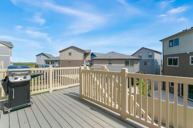 Building Photo - Spacious Banning Lewis Home with Finished ...