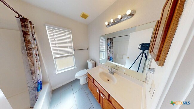 Building Photo - 411 Tomahawk Dr