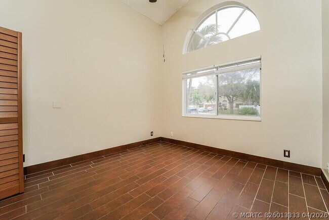 Building Photo - 6642 NW 42nd Ave
