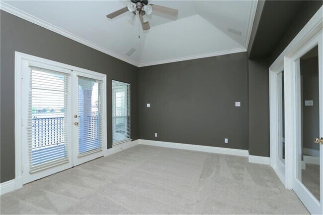 Building Photo - 6010 Stratford Gardens Dr