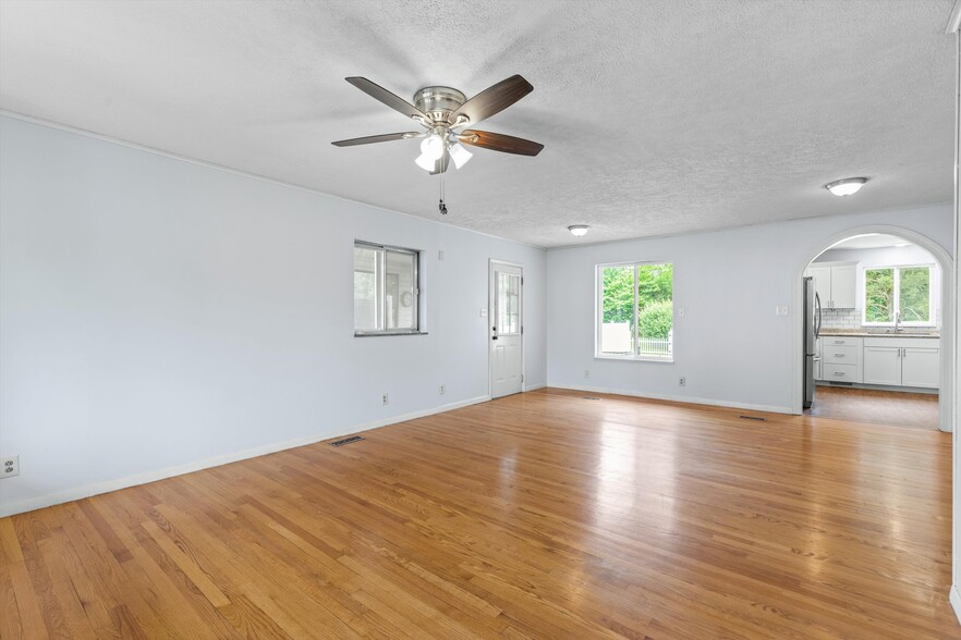 Living room - 1225 Ferd Hickey Rd