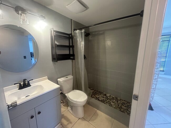 Building Photo - 409 E 7th Ave