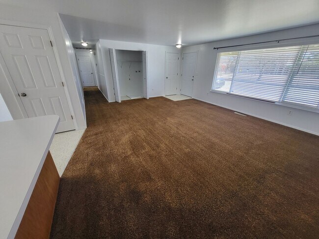 Building Photo - 2166 Carriage Crest Dr