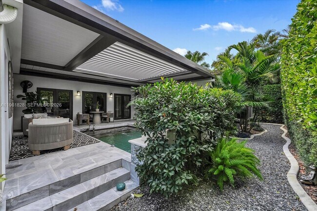 Building Photo - 231 Fluvia Ave