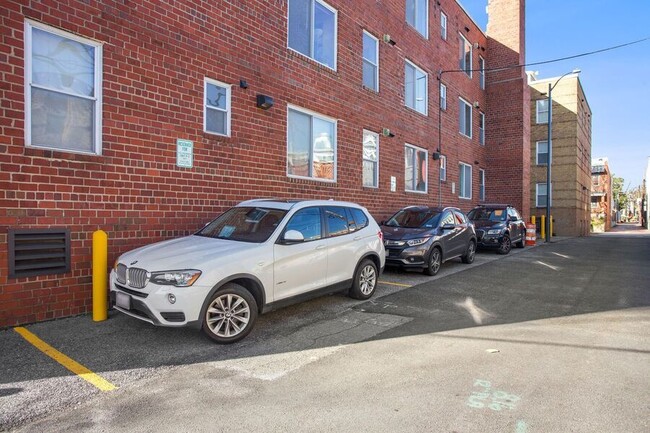 Building Photo - 420 16th St SE