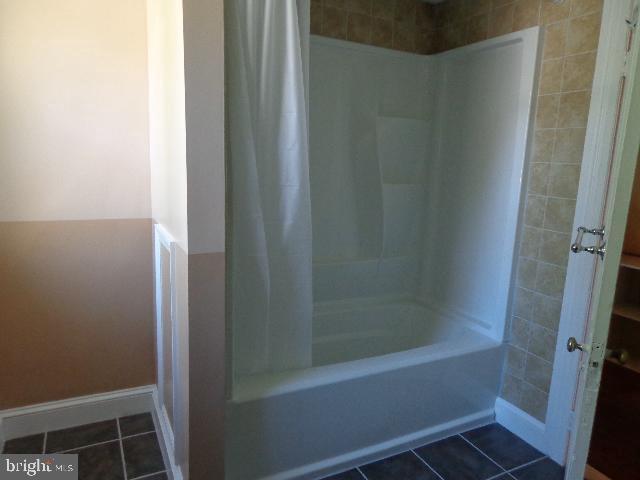 Building Photo - 25 Montrose Ave