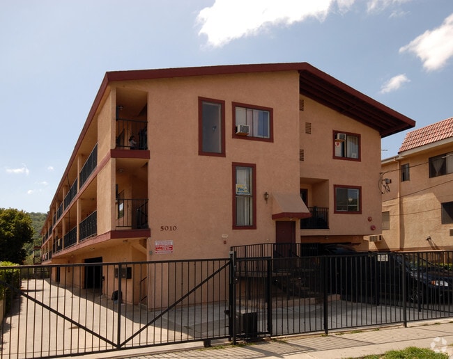 Building Photo - 5010 Echo St