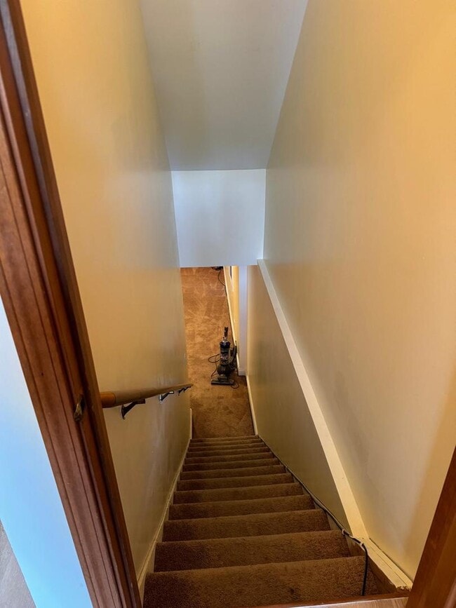 Building Photo - 2527 Oneida Ln