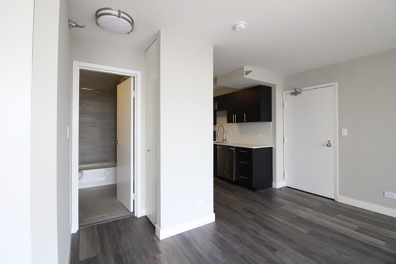 Building Photo - 1 E Delaware Pl