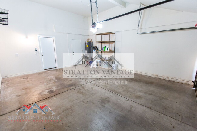 Building Photo - 310 E Bluebell Ln