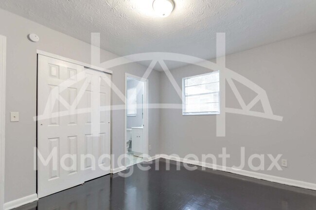 Building Photo - 1551 W 31st St