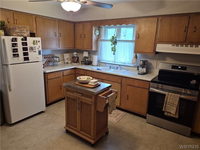 Building Photo - 66 Landau Dr