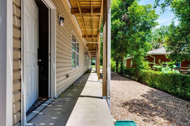 Building Photo - 1329 Nylic St