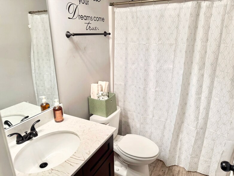 Building Photo - 819 Burch Creek Dr