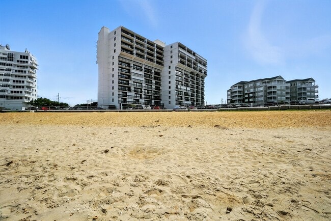 Building Photo - 3558 Shore Dr