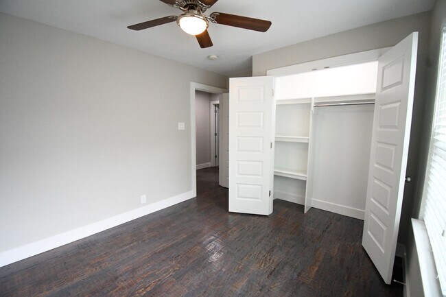 Building Photo - 4 bedroom / 3 bath in Irving