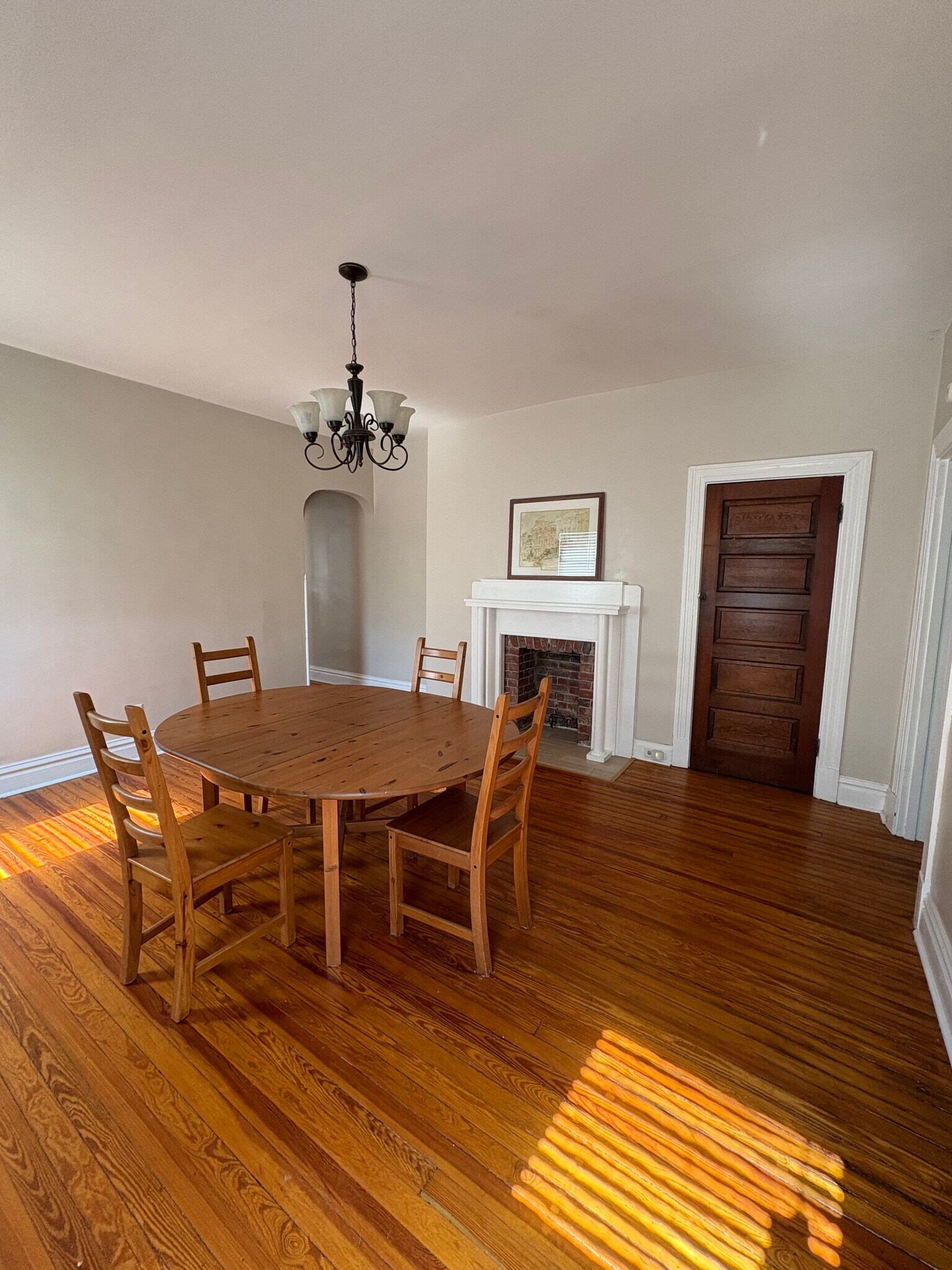 Dining room - 123 Elm St