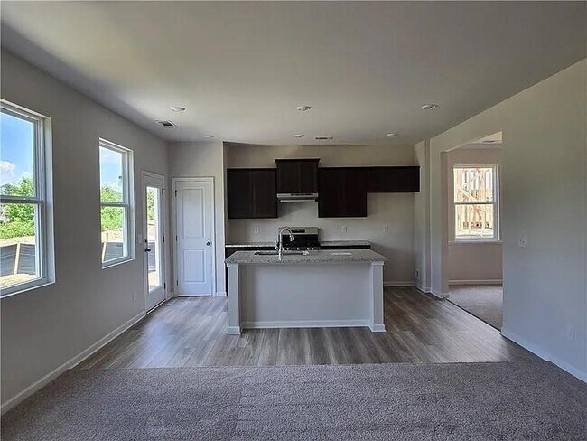 Building Photo - 123 Shelter Ln E