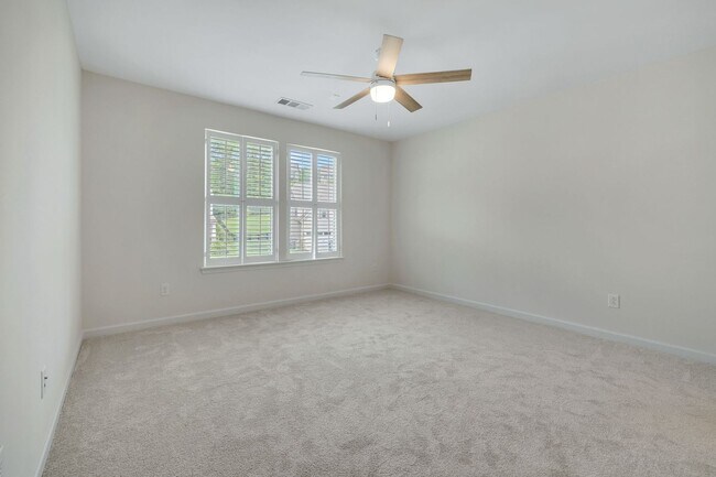 Building Photo - Rental Home available in the Falls Grove Community!