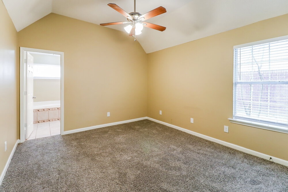 Building Photo - 7642 Fox Hunt Dr E