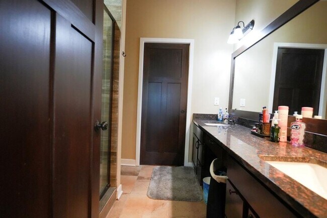 Building Photo - "Luxury Ranch Living: Your Dream Home with Furnished Basement in Urbandale"