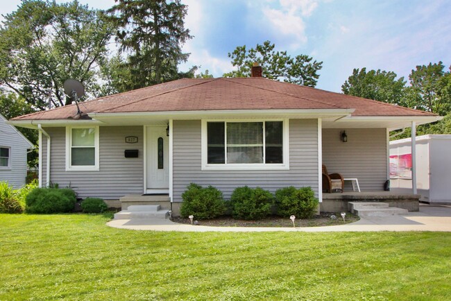 Building Photo - Three Bedroom House in Maumee