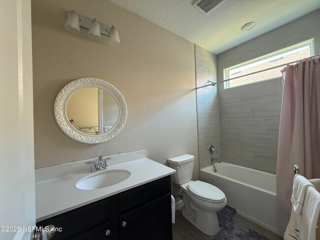 Building Photo - 141 Ren Wy