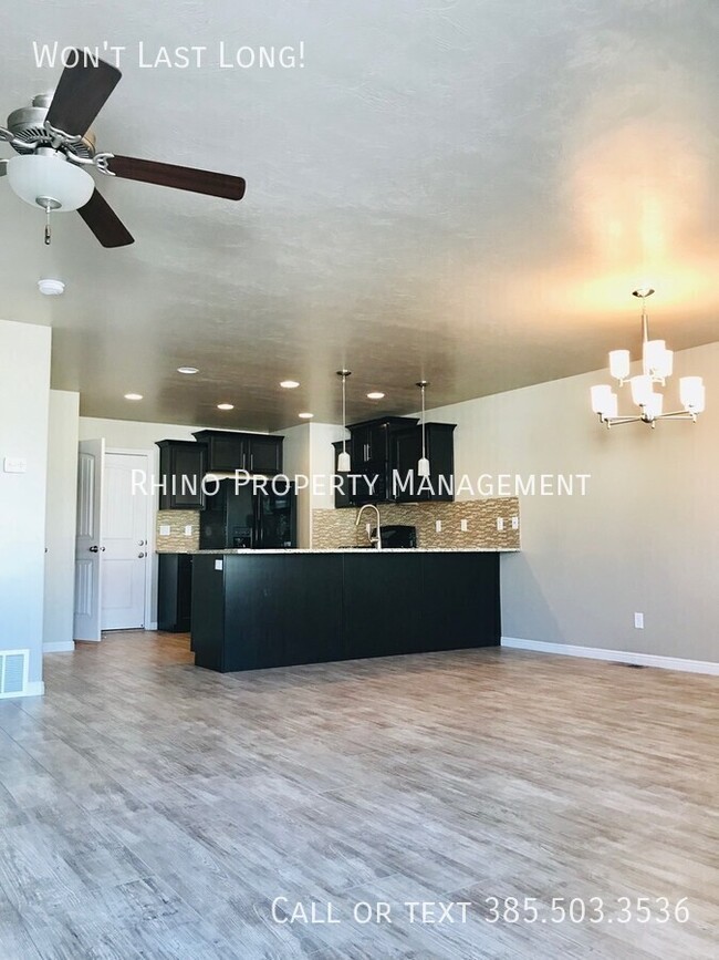 Building Photo - 1385 Bridal Veil Dr