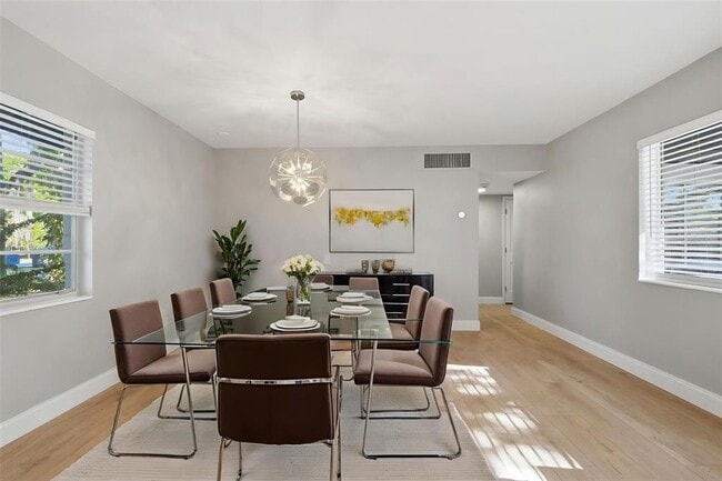 Building Photo - 405 Shore Dr E