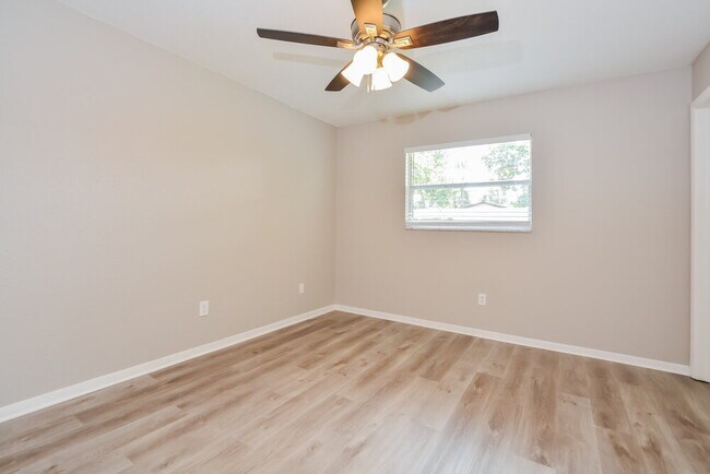 Building Photo - 670 Hibiscus Rd