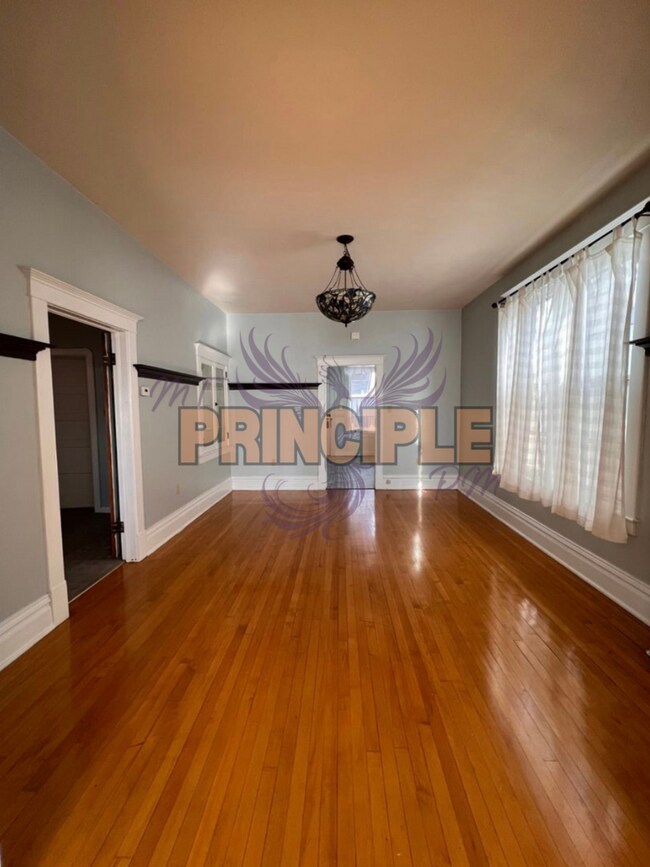 Building Photo - 805-807 W Galena St