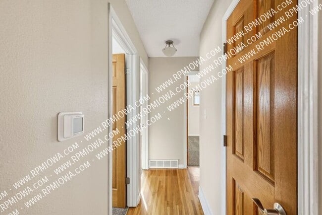 Building Photo - 3212 Ashwood Dr