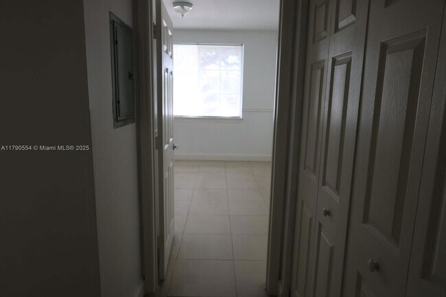 Building Photo - 6801 SW 44th St