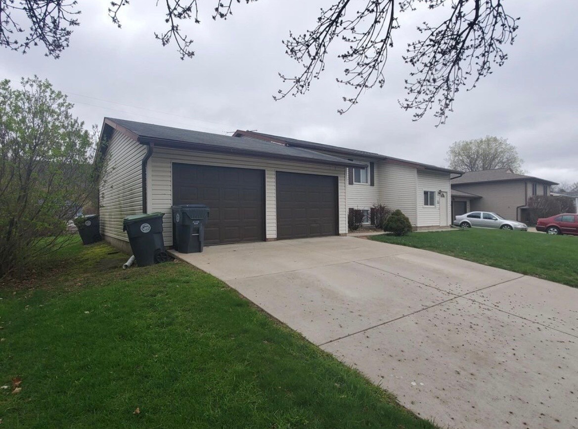 Building Photo - 3511 29th Ct S