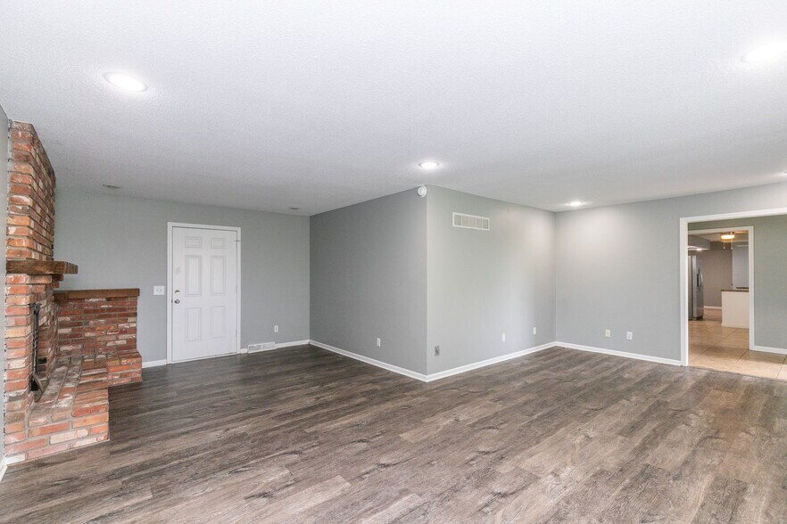 Building Photo - 15303 Cameron Rd