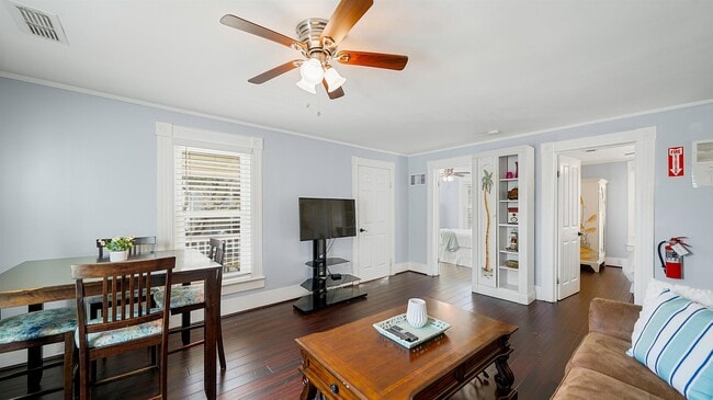 Building Photo - 14 Sanchez Ave