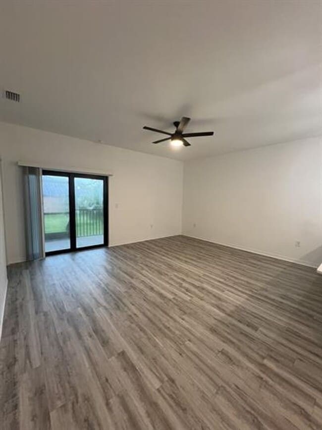 Building Photo - 4214 Santa Barbara Blvd