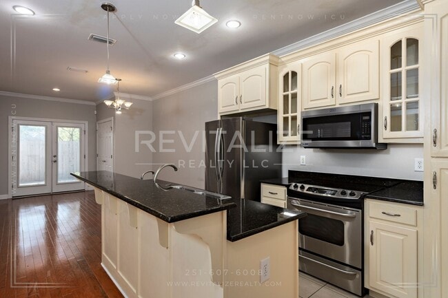 Building Photo - 3 Bed 3 Bath Townhome in West Mobile