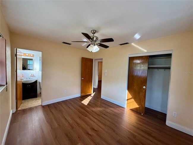 Building Photo - 6700 17th Ln N