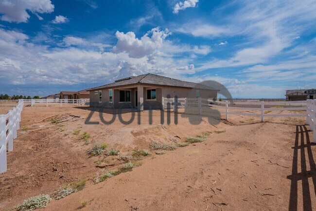 Building Photo - Coming Soon  Mid May 2026!- 4bdrm 3bath - 1 acre horse property